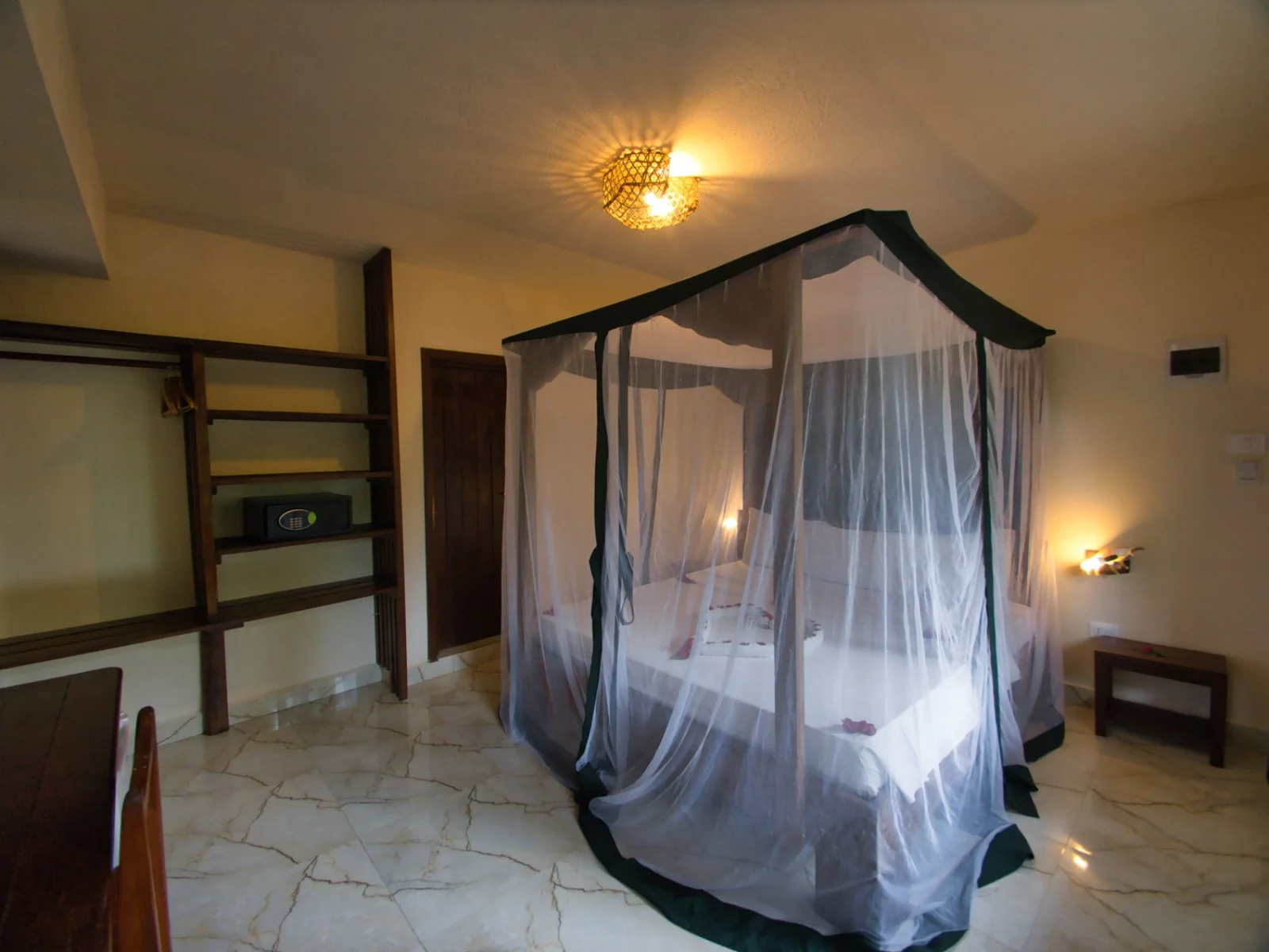 VENTO CLUB - ZANZIBAR - Gold - 10